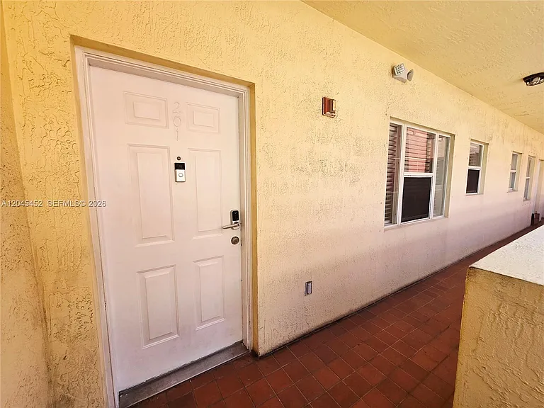 1627 NW 18th St #201 — Photo 12