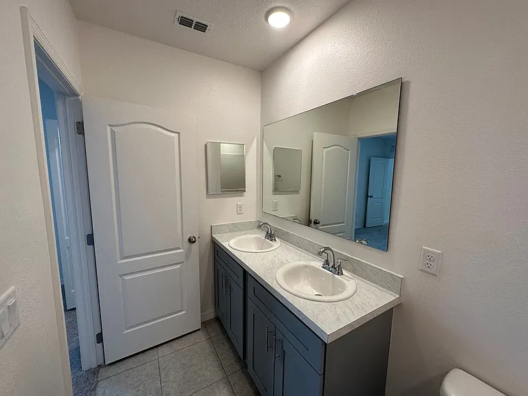 2290 Tropicana Dr — Photo 13