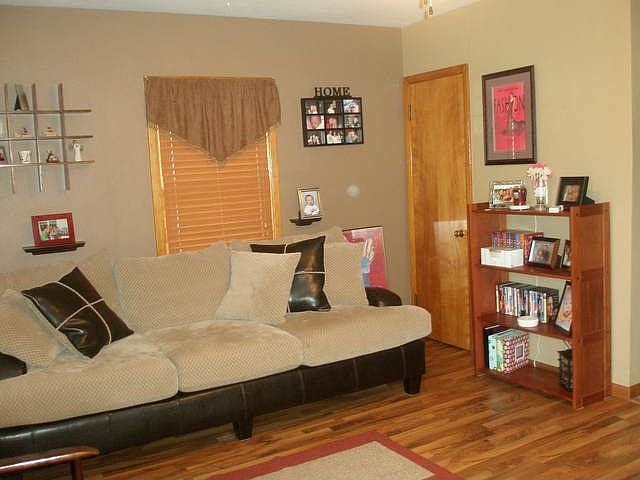 2nd image of 1005 S 10th Ave