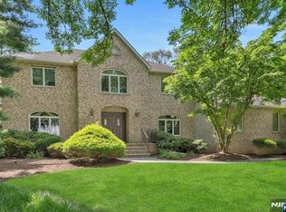 206 Paul Ct, Paramus, NJ 07652