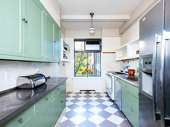4th image of 300 Central Park W APT 5L