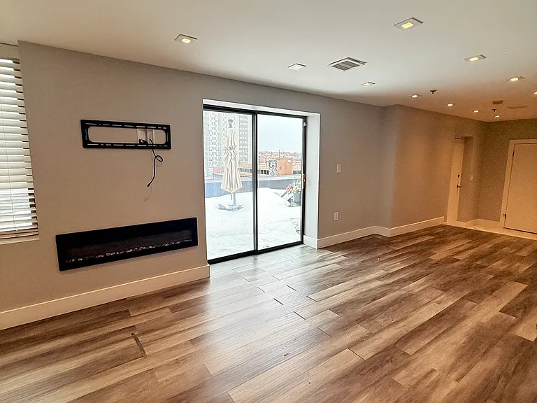 531 Main St #601 — Photo 5
