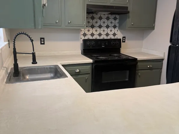 1013 Dickerson Dr SE APT B, Albuquerque, NM 87106