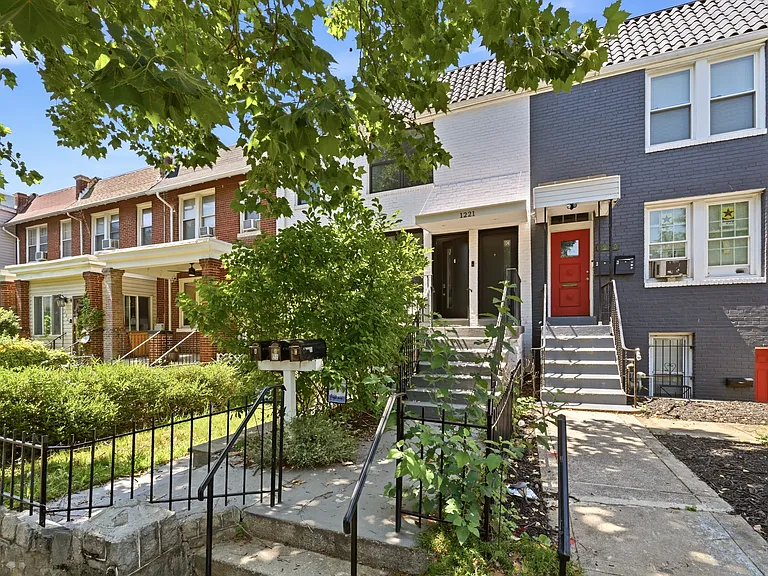 1221 Oates St NE #B — Photo 18