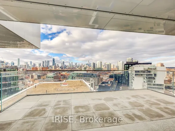 170 Bayview Ave #1404, Toronto, ON M5A 0M4