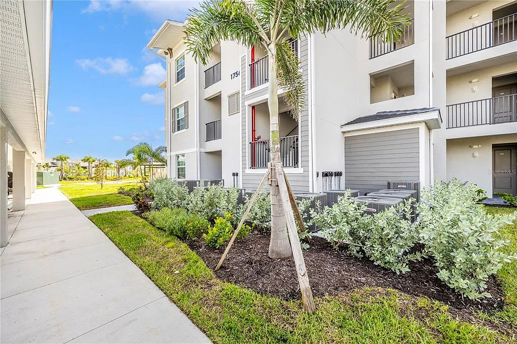 2 bed, 2.0 bath, 1154 sqft, $2,500 — Photo 2