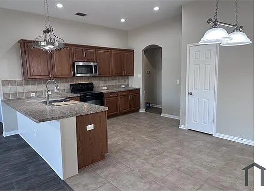 921 Bowie Dr — Photo 6