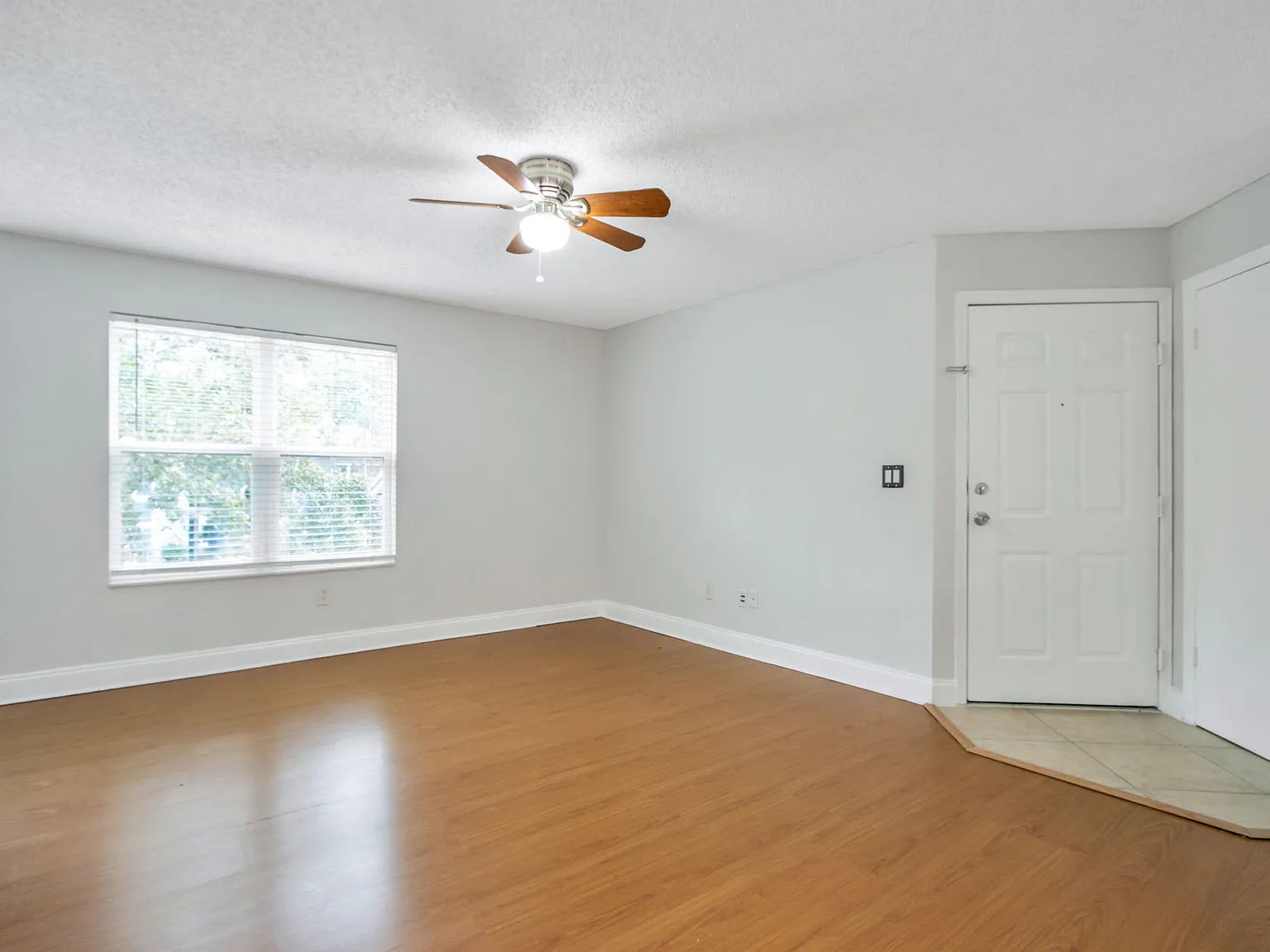 Spacious 1 Bedroom 1 Bath Condo!! — Photo 4
