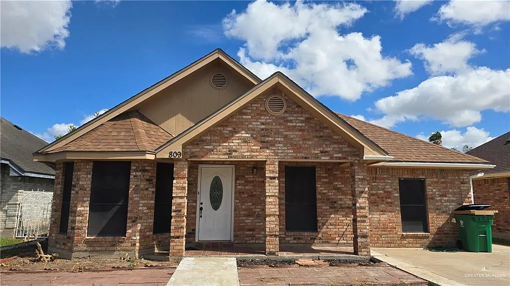 3 bed, 3.0 bath, 2589 sqft, $1,500 — Photo 1