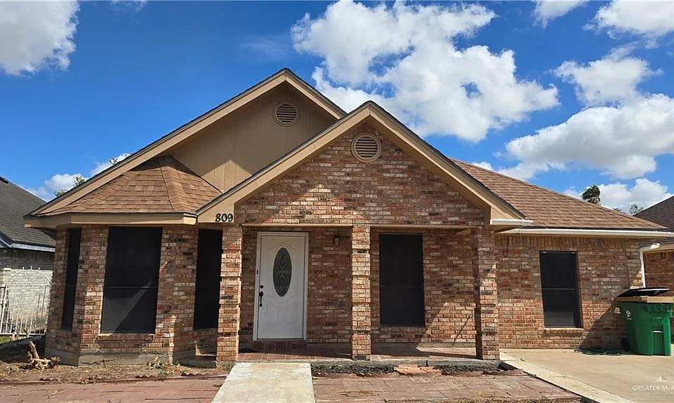809 E Azalea Ave
