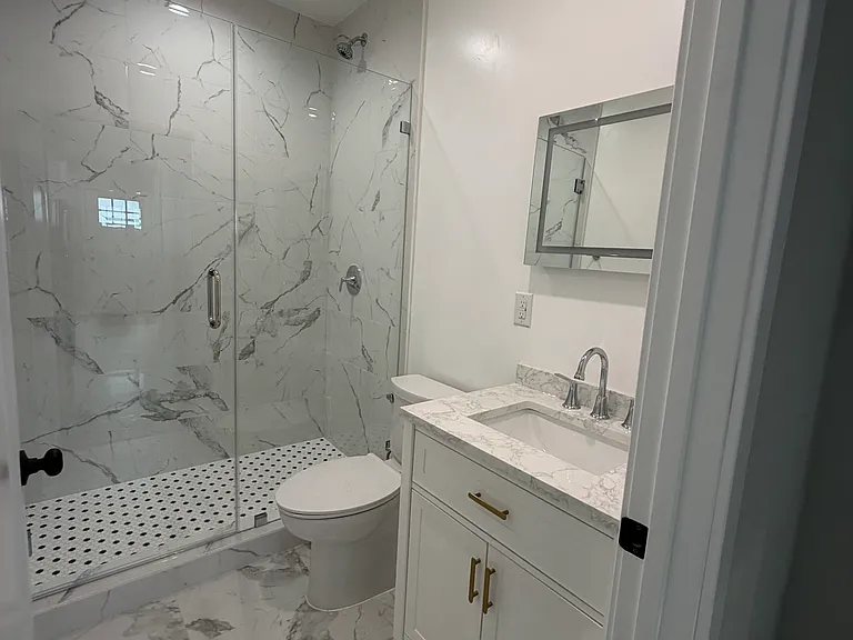 151 E 47th St #1/2 — Photo 3