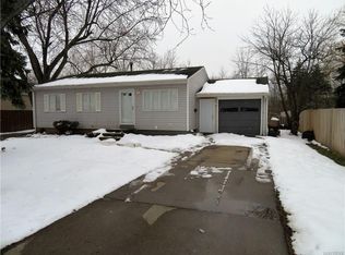 32 Summit St, Lancaster, NY 14086