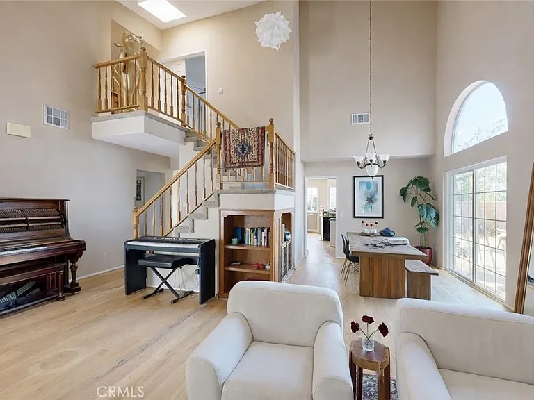 5637 Redwood Ave — Photo 3