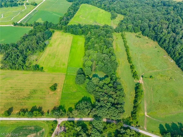 Stone Ave SW, Navarre, OH 44662