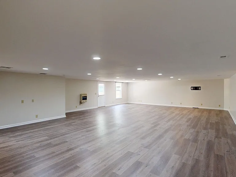 424 Eisenhower Dr — Photo 32