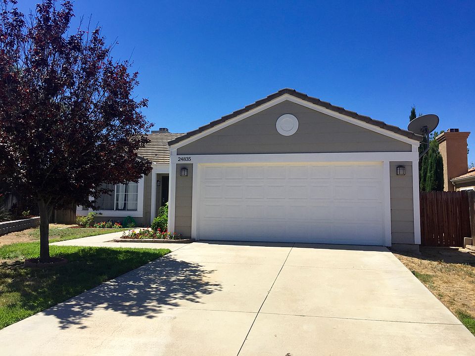 1st image of 24835 Hollyleaf Ln