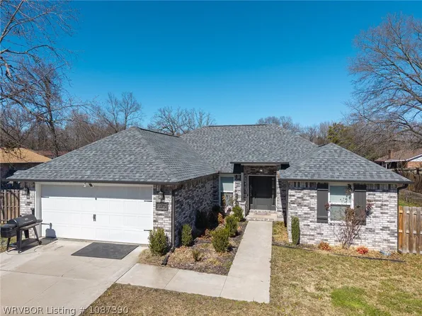 370 Meadors Dr, Alma, AR 72921