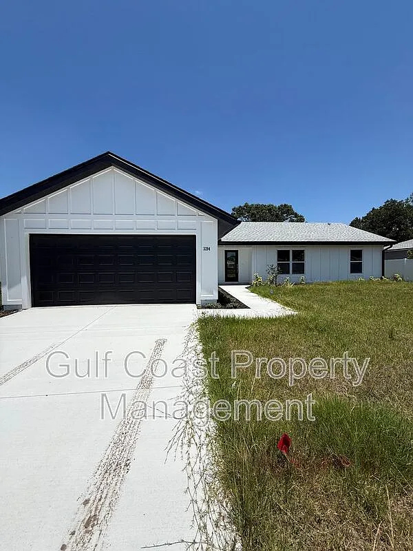 4 bed, 2.0 bath, 1603 sqft, $2,000 — Photo 1