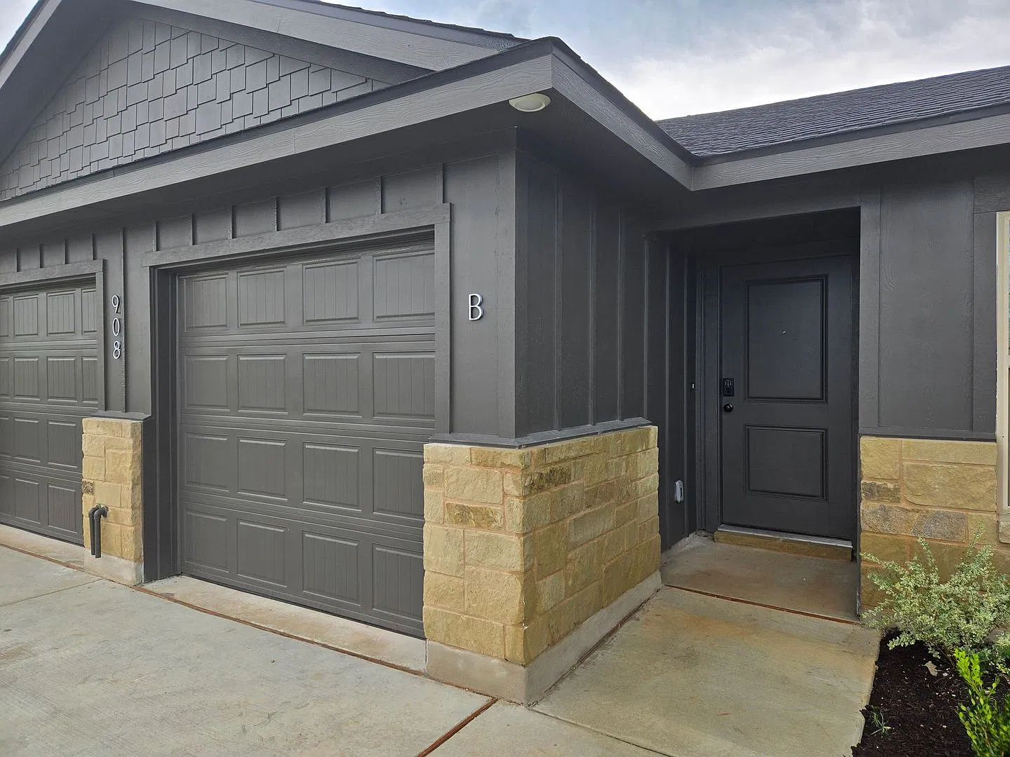 908 Cherry Laurel Lane (A/B) — Photo 2
