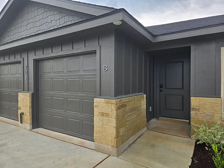 908 Cherry Laurel Ln #A/B — Photo 2