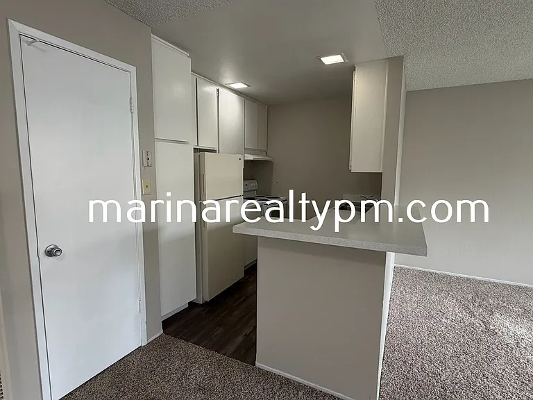 Sharis Apartments — Photo 10