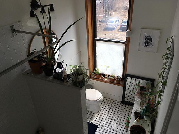 4th image of 252 Suydam Ave #1
