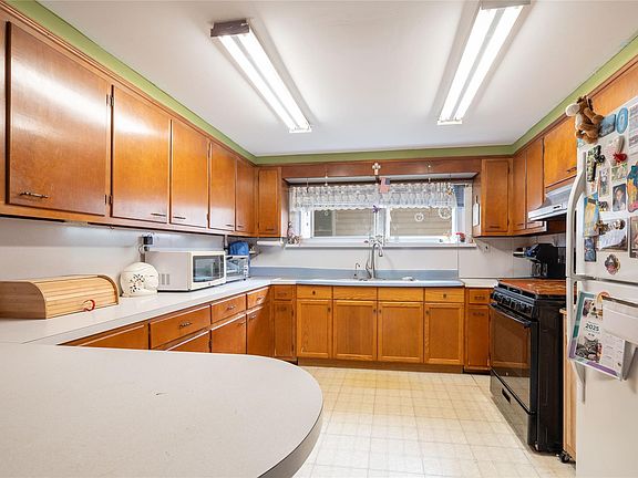 3rd image of 26 Clubhouse Dr