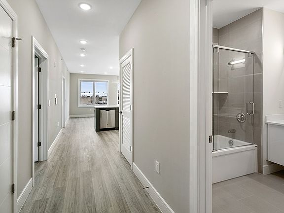 5th image of 515 32nd St #402