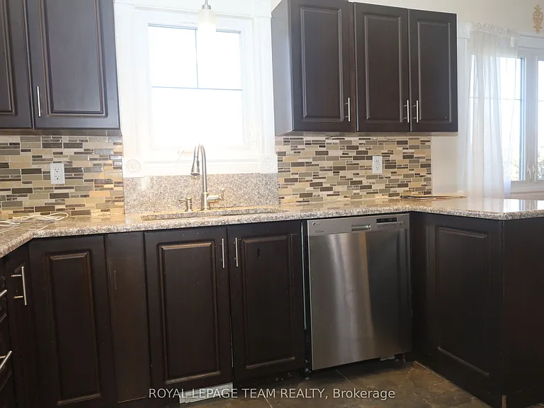 2194 Niagara Dr S — Photo 8