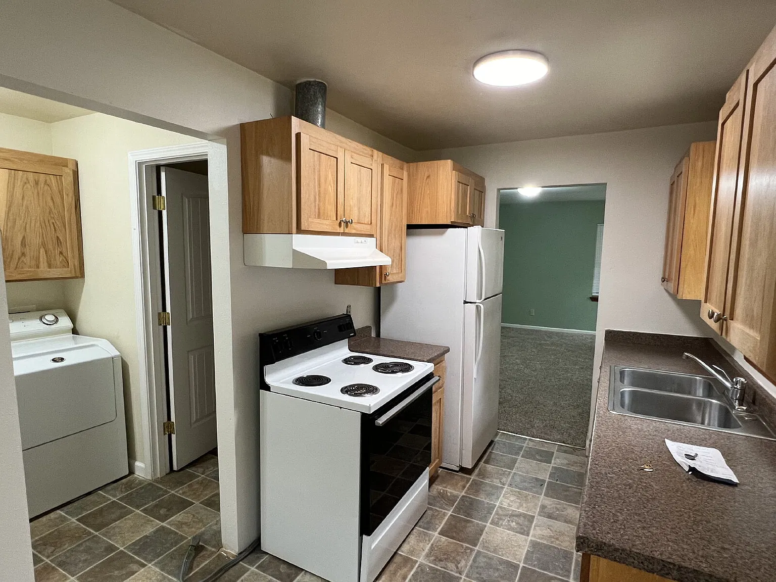 2 bed, 1.0 bath, $1,095 — Photo 3