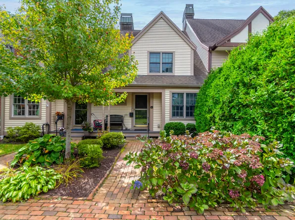 14 Village Green Circle, Mashpee, MA 02649