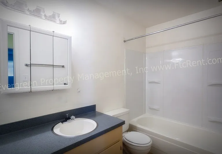 2034-2036 W Plum St — Photo 14