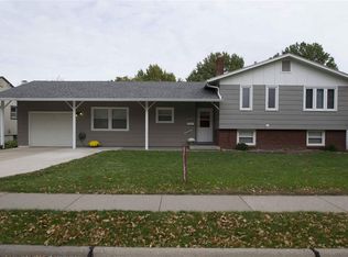 2622 E Garfield St, Davenport, IA 52803