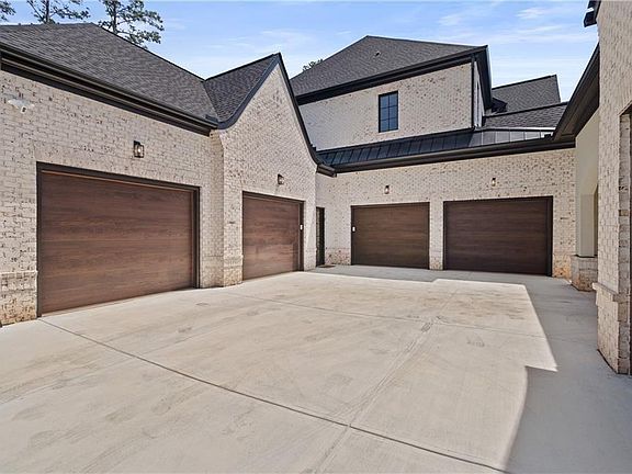 4th image of 292 Traditions Dr