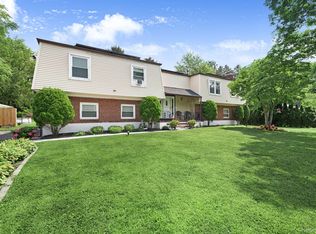 6 Farmstead Rd, New Windsor, NY 12553