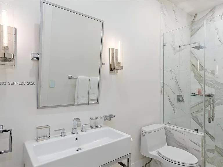 2575 Pine Tree Dr — Photo 16