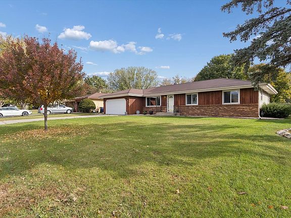 4th image of 1002 Somerset Dr