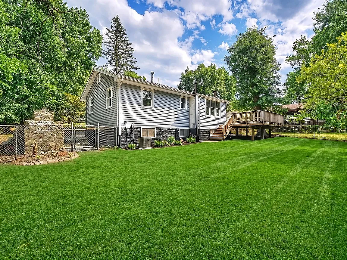3 bed, $2,700 — Photo 2