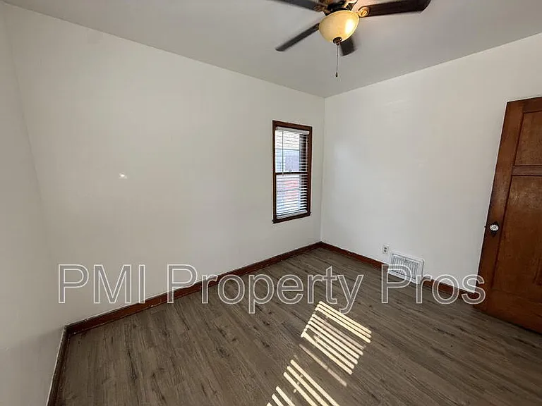 2821A N 57th St — Photo 3