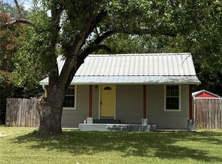 721 S Laurel Ave, Luling, TX 78648