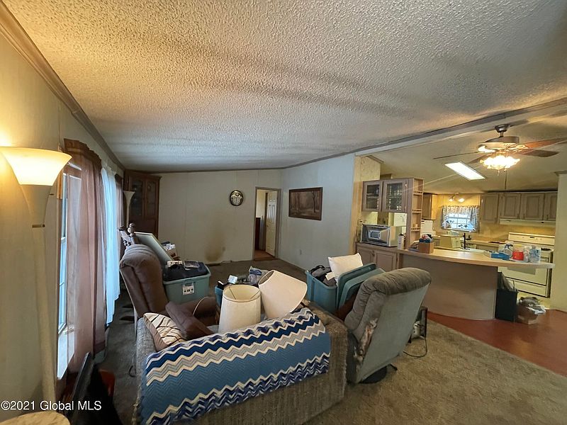 4th image of 558 Selfridge Road