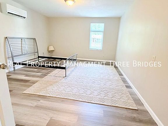 4th image of 9024 Forest Ave