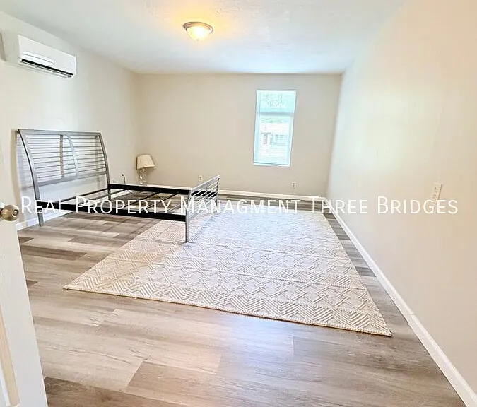 9024 Forest Ave — Photo 4
