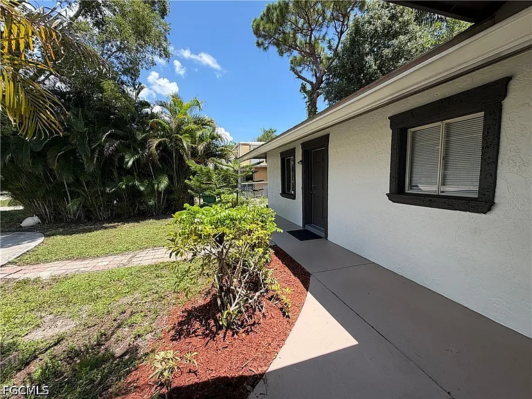 5829 Casablanca Ct — Photo 4
