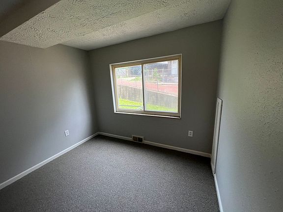 3rd image of 521 E Warrington Ave APT 4