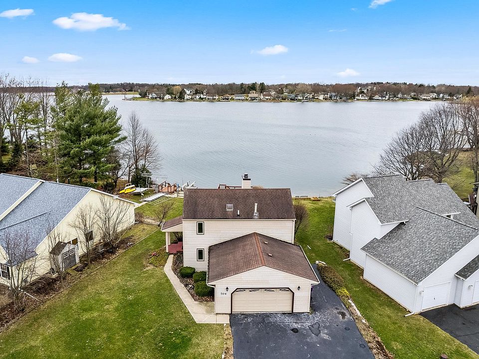 704 Candlewick Dr NE, Poplar Grove, IL 61065 Zillow