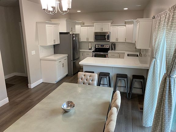 Kitchen 2 - Main Floor