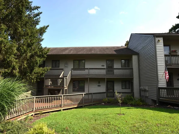 2008 E Waters Edge Dr, Bloomington, IN 47401