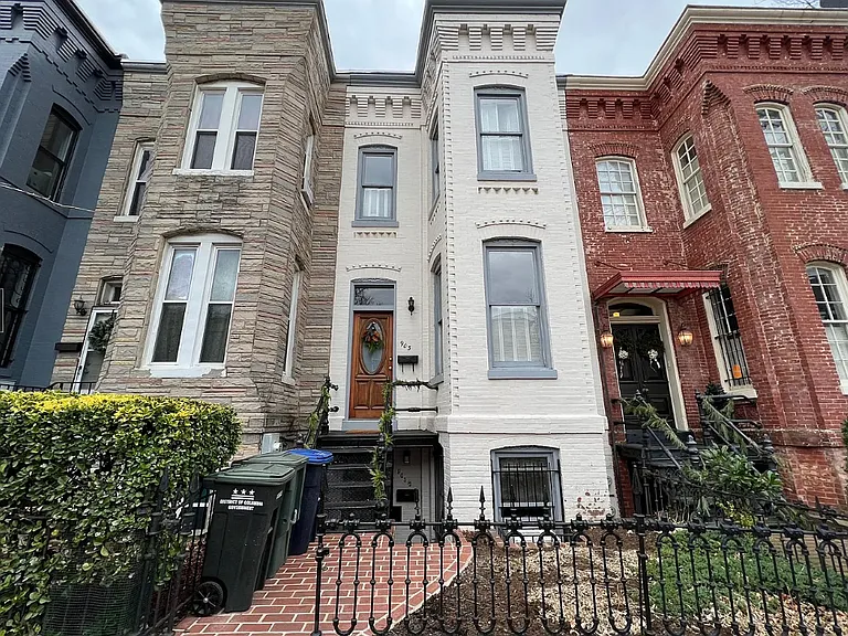 903 1/2 C St NE #B — Photo 1