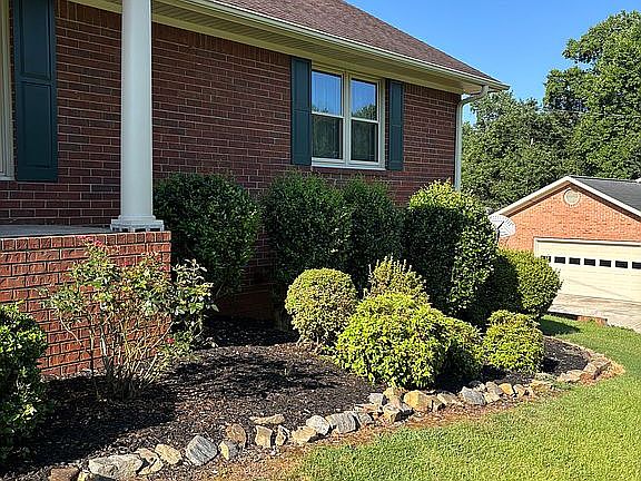 4th image of 565 Brookwood Dr